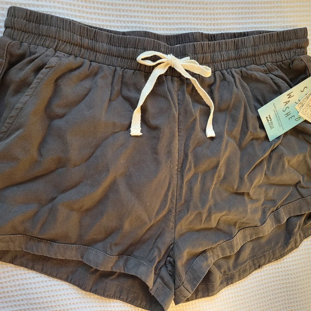 Billabong Size Medium Gray Shorts Road Trippin NWT